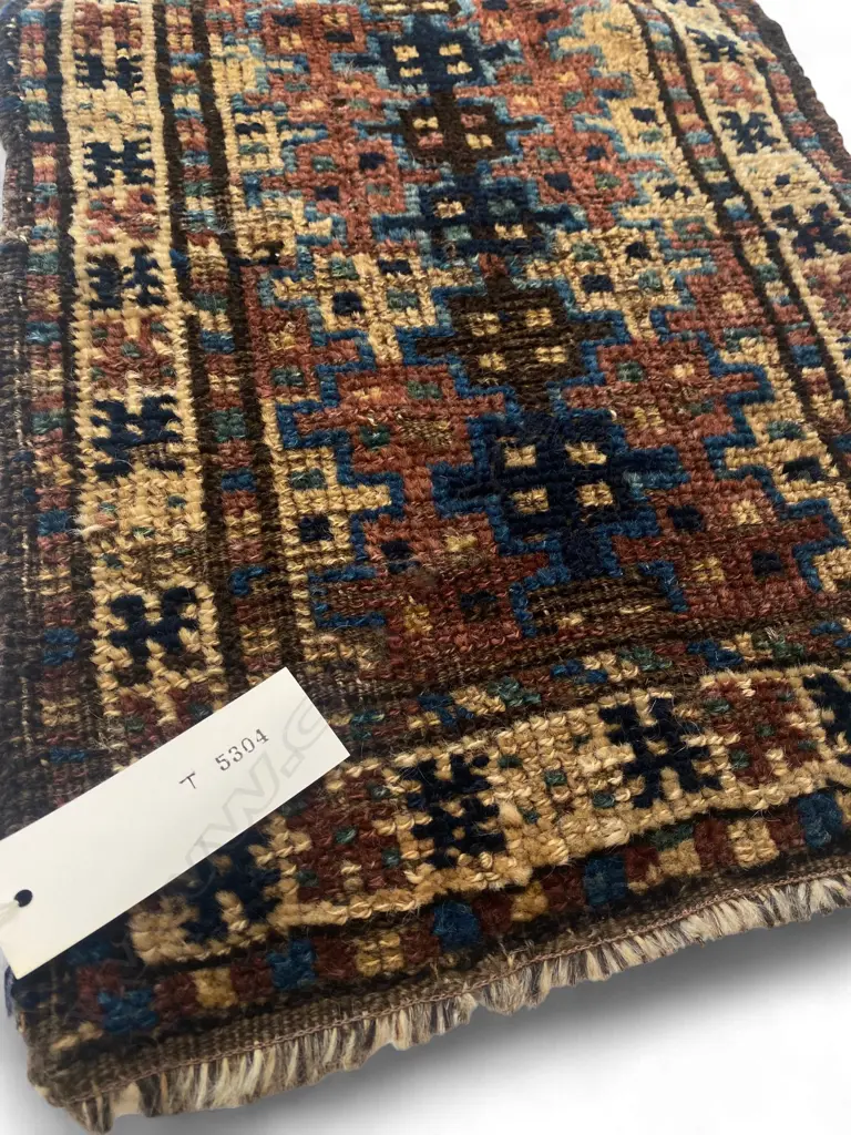 Bag face - wool - pile,- coarsely woven blue/green white border - woven tassels. 37 x 82.5cm Image 1++